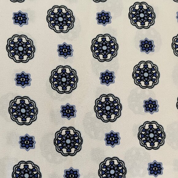 Talbots Sleeveless V Neck Easycare Medallion Print Top Blue + White Sz S - Picture 4 of 9